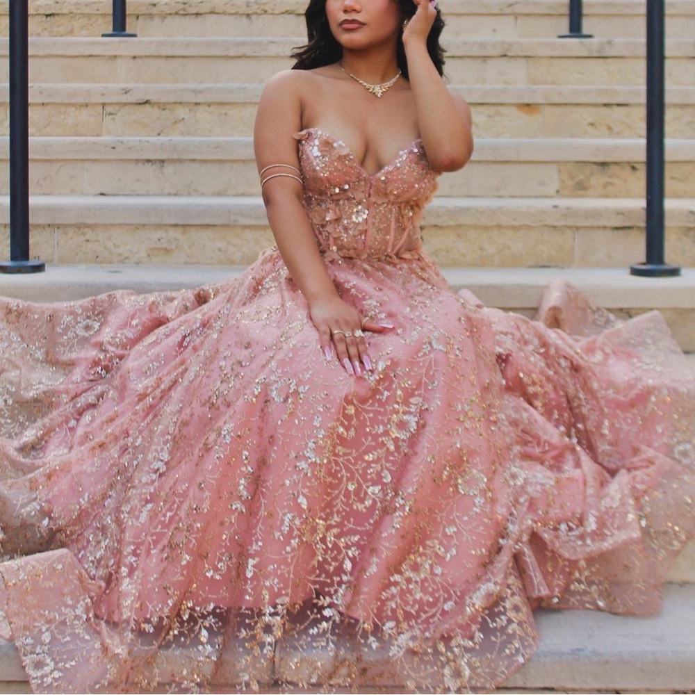 SELLING PROM DRESS!!! Original price:$750 MY PRICE:$650 size S